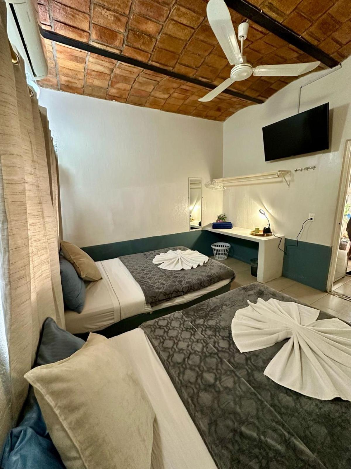 Bungalows Las Glorias 瓜亚比托斯 外观 照片